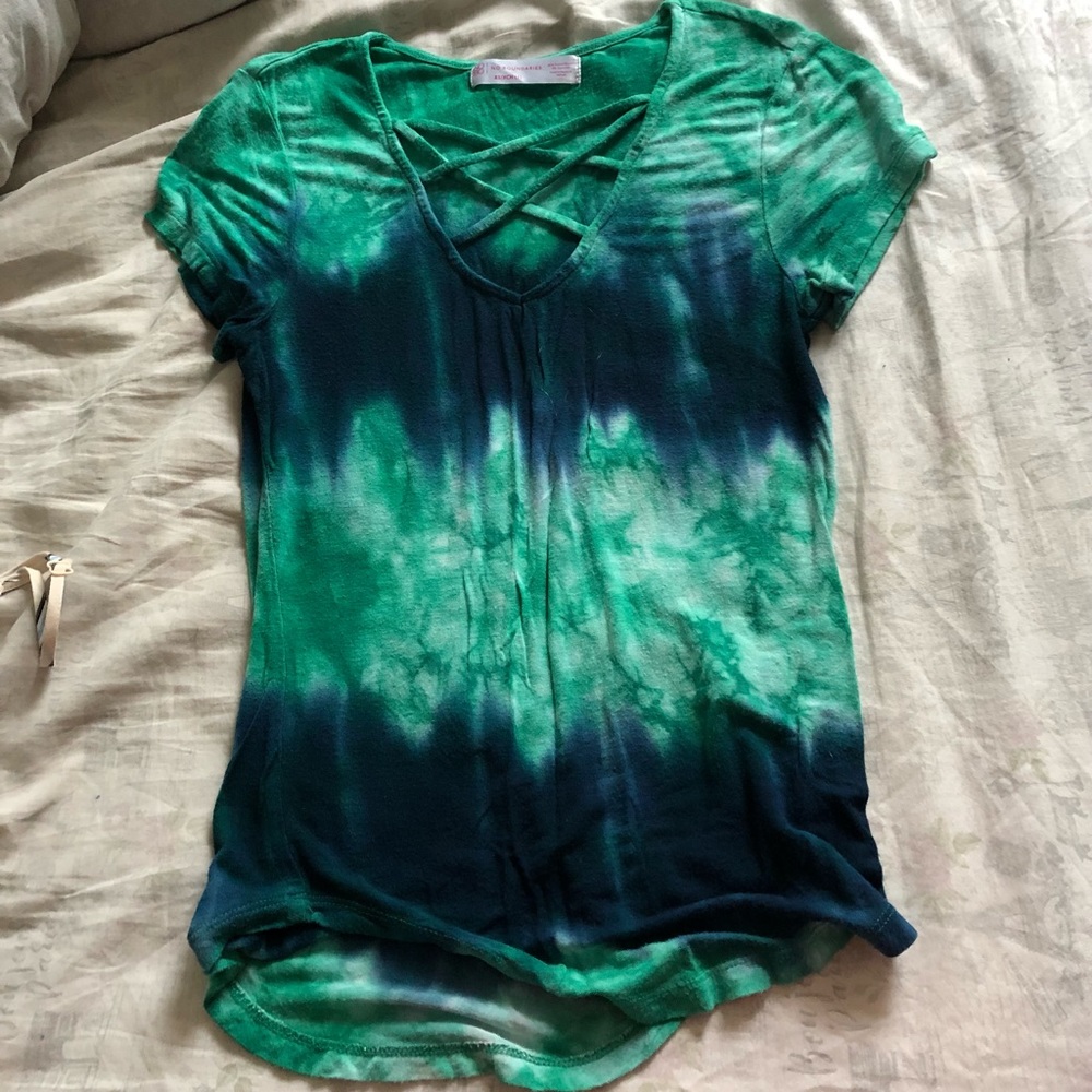 T-shirt that has the tye dye pattern (isn’t actually)